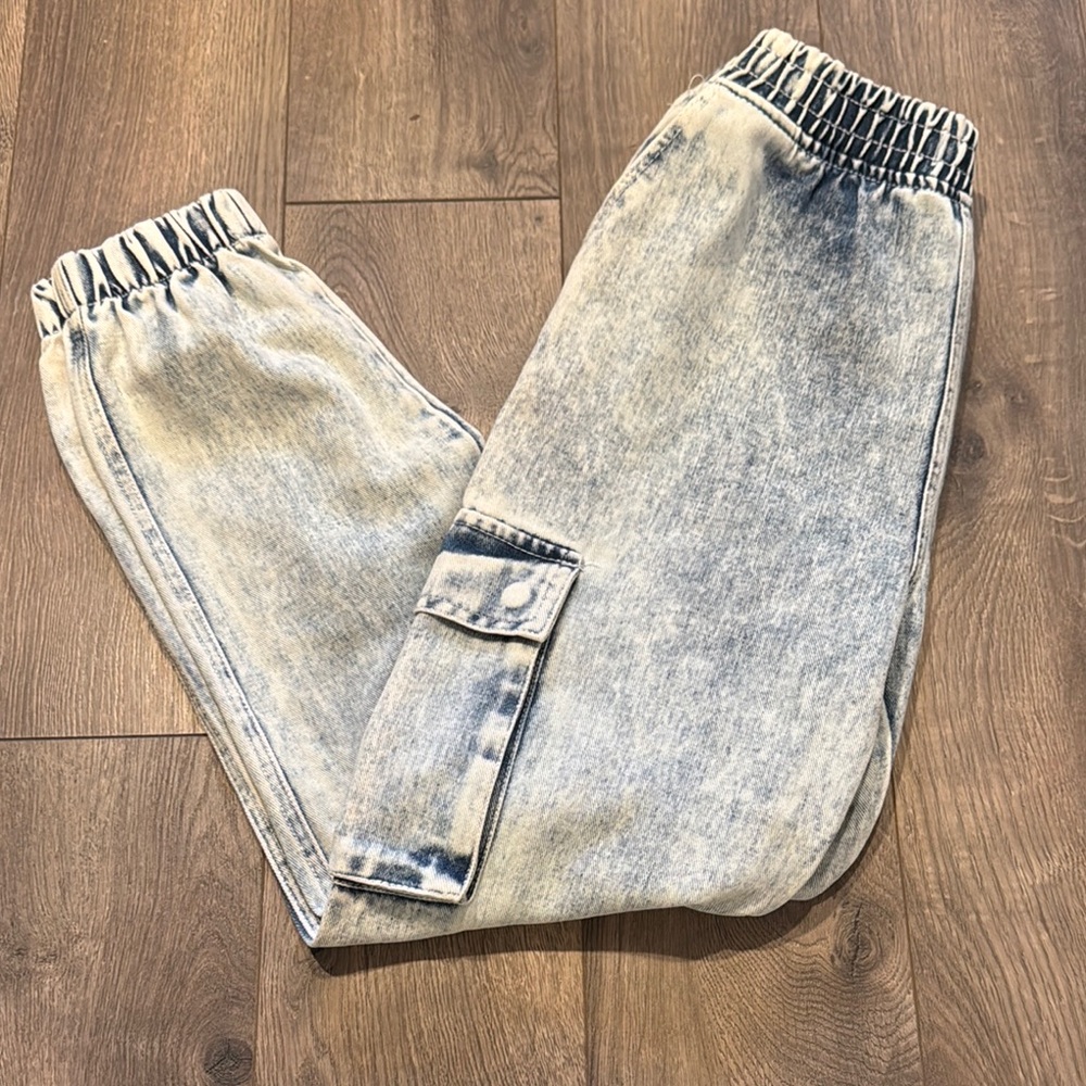 Forever 21 Light Wash Denim Jogger Jeans